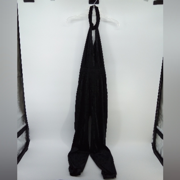 The Edit By Seventeen Juniors Chocker Neck Velvet Ankle Jumpsuit Black 9 - Picture 12 of 16